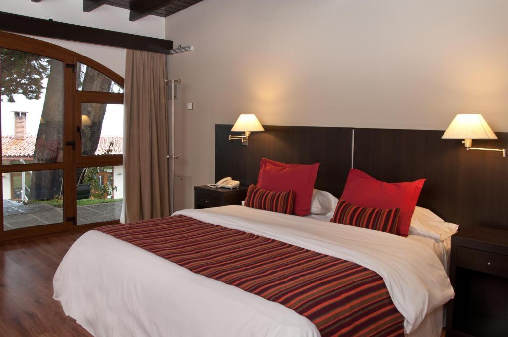 Monasterio Hotel Boutique San Carlos de Bariloche Værelse billede